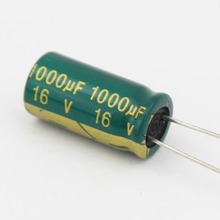 1000 µF 16V elektrolitik kondansatör, radial tip bacaklı kapasitör – güç kaynağı ve elektronik devrelerde filtreleme ve enerji depolama için kullanılır