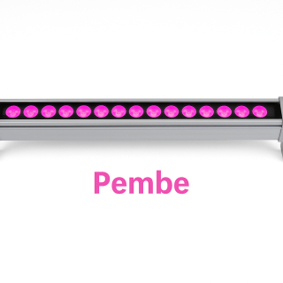 **Fotoğraf için Alternatif Metin (Alt Text):** 55 cm uzunluğunda, 18 LED’li pembe–lila renkli dış mekan wallwasher armatür. Gri alüminyum kasası ve 30° dar açılı lens yapısıyla duvar yüzeyinde dekoratif pembe–lila ışık efekti oluşturur.