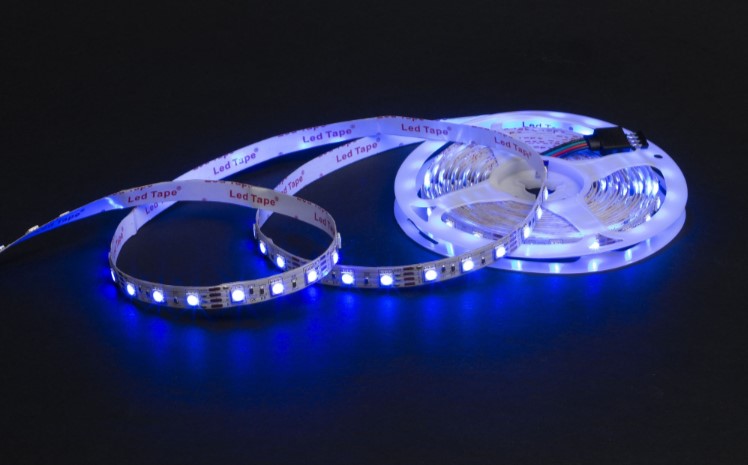 NOAS 5050 İç Mekan RGB LED Şerit YL50-5009 12V 60 LED/m Renk Değiştiren RGB Şerit